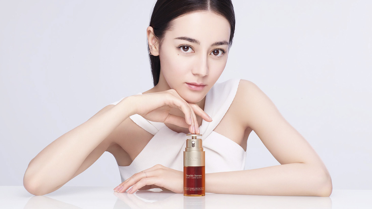 YuCong_Clarins_Double-Serum_Dilraba_825px_02